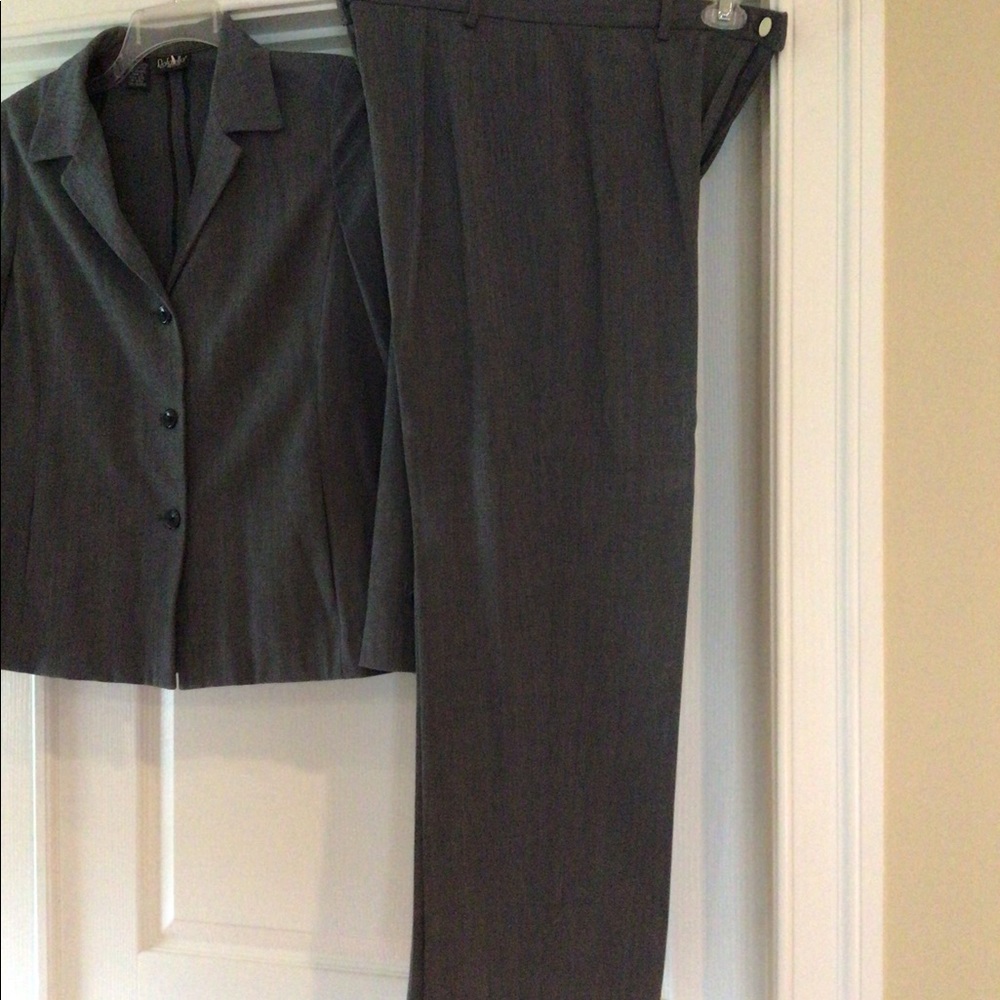 Rafaella petites pantsuit (blazer and pants).